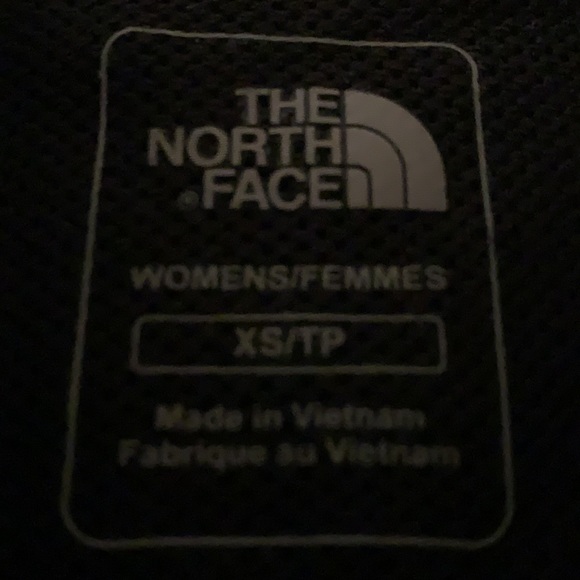 The north face front zip with two front pockets and functional back pocket. - Picture 2 of 6